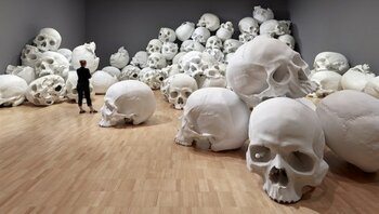 têtes de mort au musée Ron Mueck 3