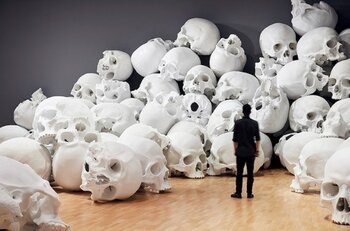 têtes de mort au musée Ron Mueck 4